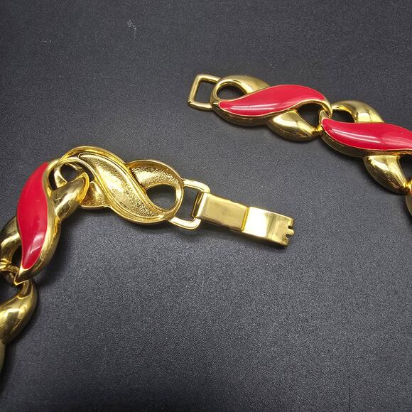 Red Enamel Gold Tone Chain Necklace Infinity Link 1980s VIntage Jewelry - Picture 4 of 8